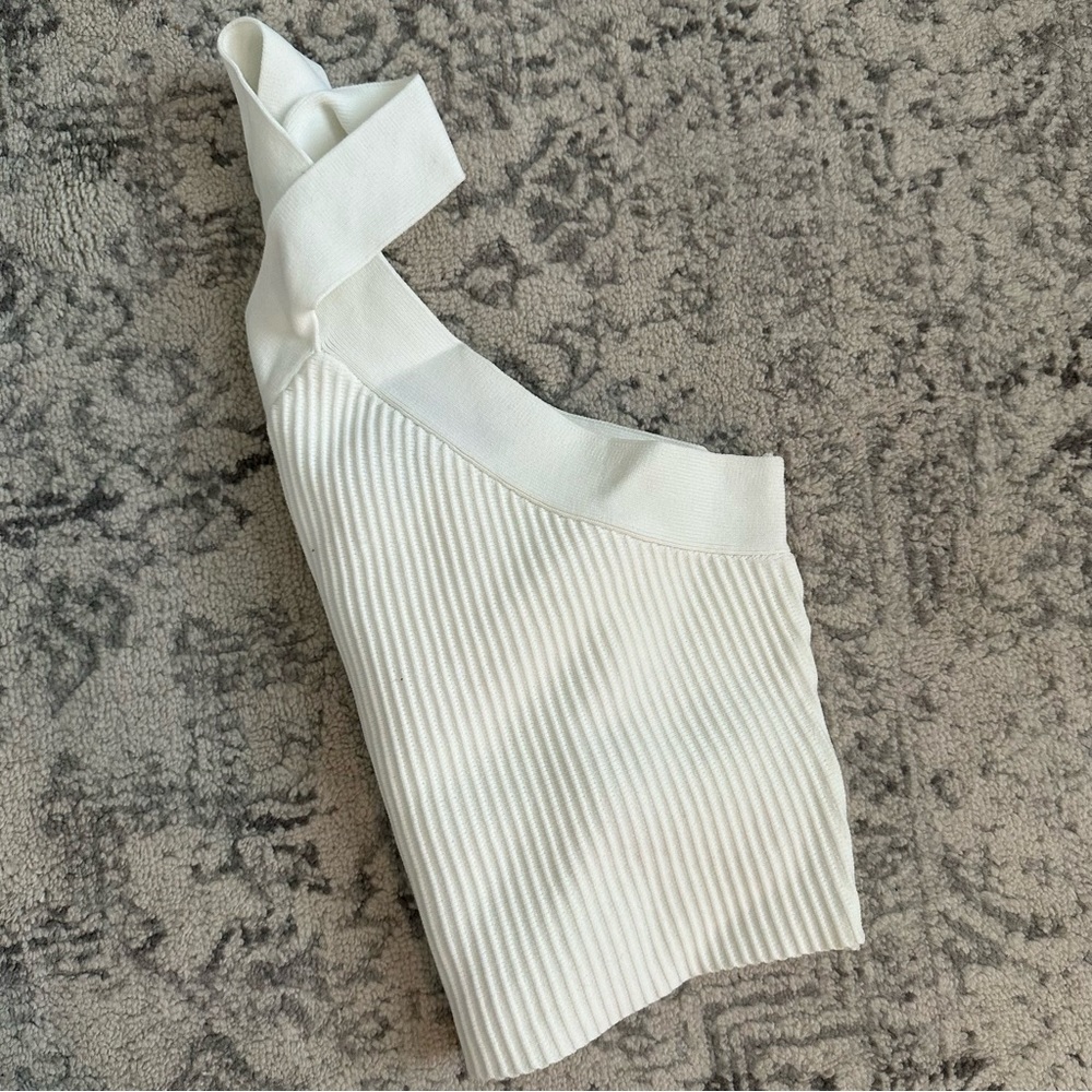 Crossneck Ribbed Halter Top - Picture 2 of 4